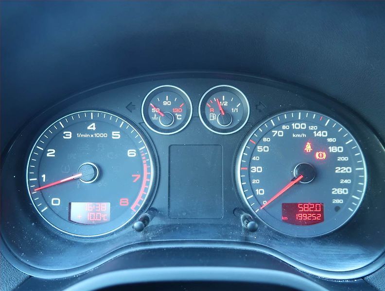 Audi A3 (2011) 1.2 TFSI, Park. senzory - fotka 11 z 18