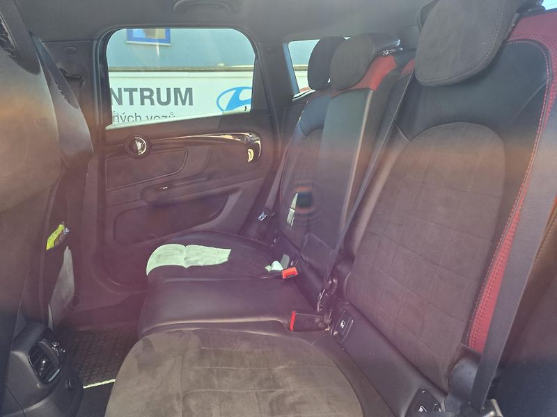 Mini Cooper S 2.0-JOHN COOPER S-4x4 - fotka 21 z 25
