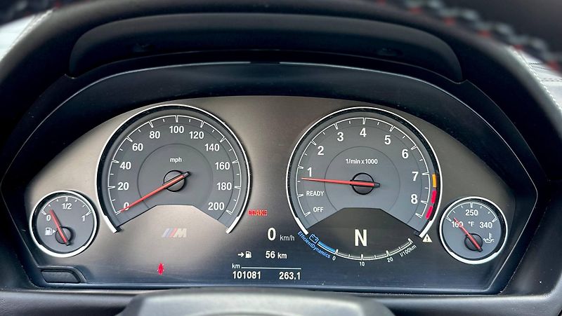 BMW M4 (2017) F83 3.0 317 KW 101TKM MANUAL  - fotka 25 z 35