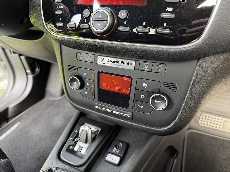 Abarth Punto Evo (2014) 1,4 Turbo 180k - fotka 14 z 23