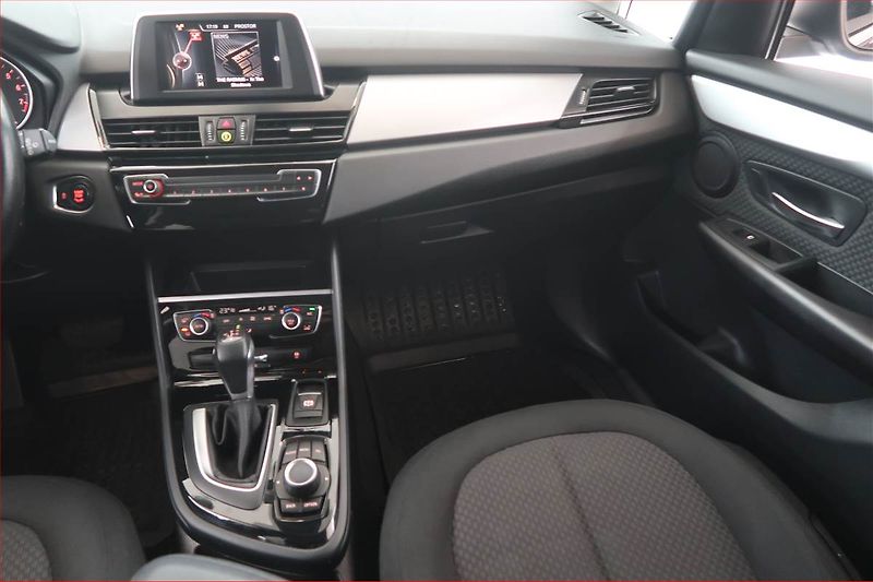 BMW Řada 2 (2016) 218i Active Tourer, Automat - fotka 8 z 18