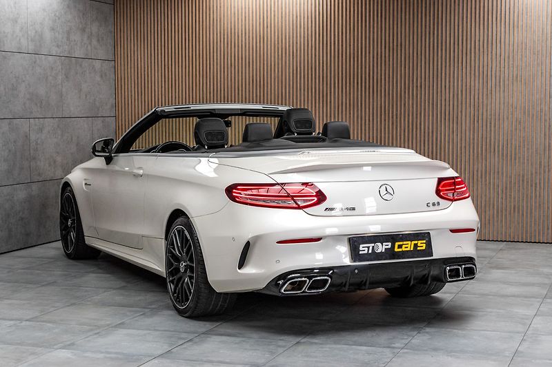 Mercedes-Benz Třídy C C63 AMG V8 BURMESTER*NAPPA*DPH - fotka 9 z 51