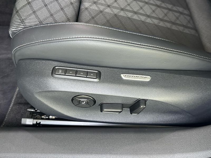 Volkswagen Passat R-Line People - fotka 28 z 31