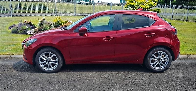 Mazda 2 1.5 66 KW výbava - fotka 5 z 16