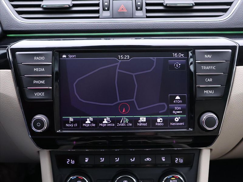 Škoda Superb 2,0 TSI 206kW DSG 4x4 CZ L&K - fotka 32 z 45