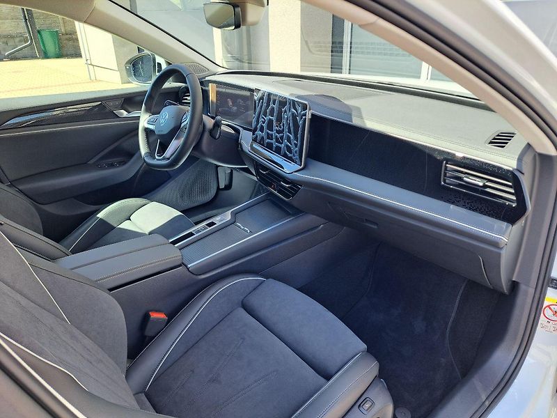 Volkswagen Passat (2025) 1.5 TSI Business 150kW eHybrid - fotka 19 z 31