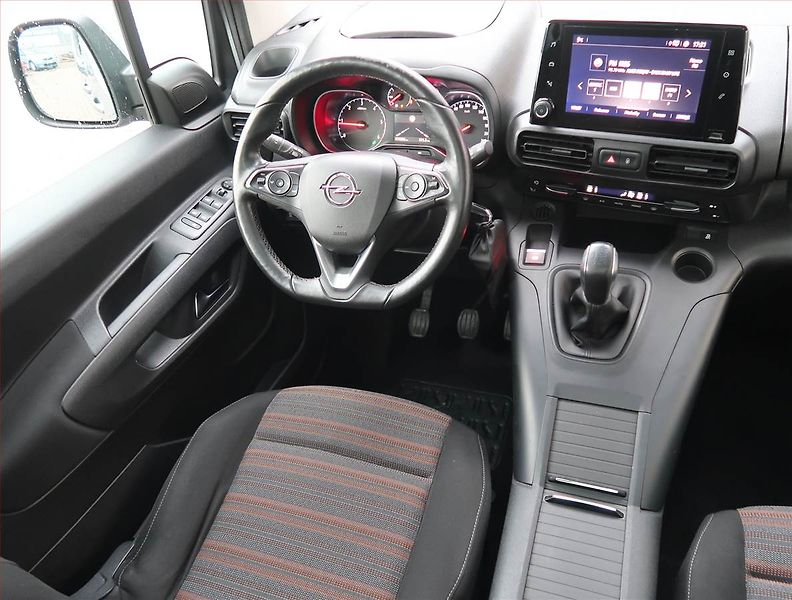 Opel Combo (2018) 1.5 CDTI, 5Míst, 1Maj - fotka 7 z 13