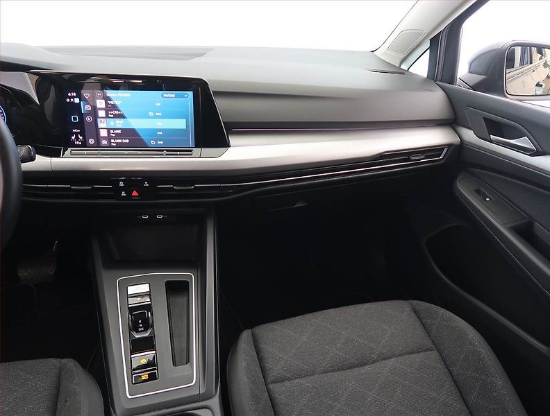 Volkswagen Golf (2023) Life 2.0 TDI, Automat - fotka 8 z 23