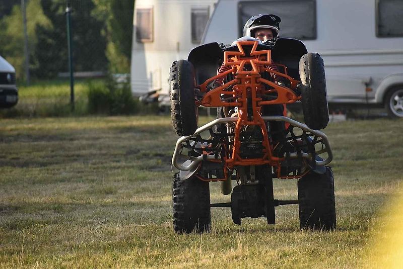 Kaskadéři z Flott Cascaders team předvedli v Bruntále své klasické autorodeo 25. června. V České Vsi vystoupí 28. června a v Bludově 1. července.
