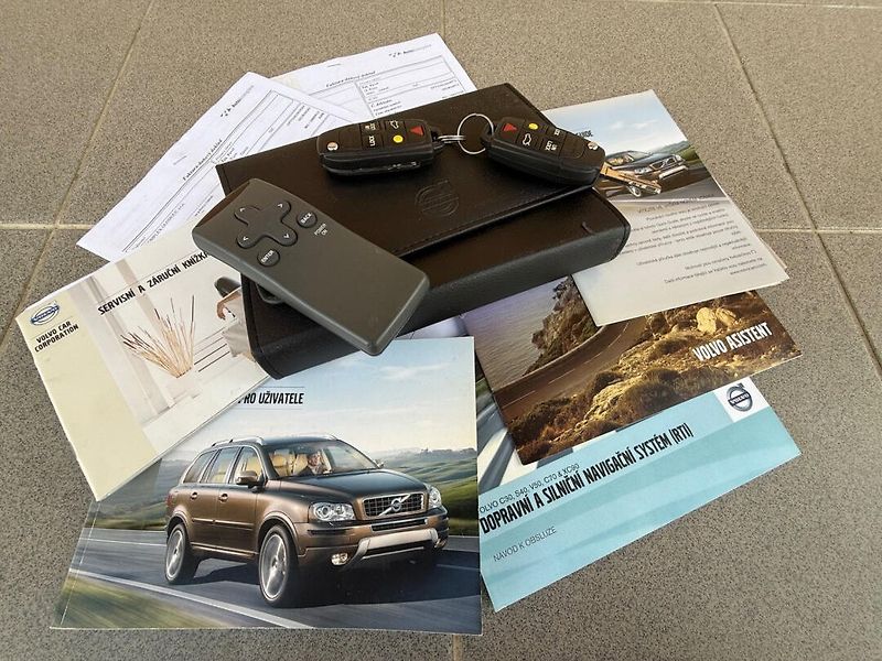 Volvo XC90 (2013) D5 2.4d 4x4 - Nová cena !! - fotka 18 z 23