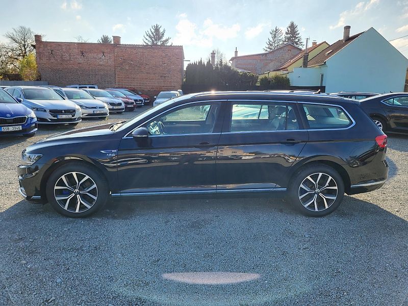 Volkswagen Passat 1.4 TSI PHEV GTE HYBRID - fotka 2 z 48