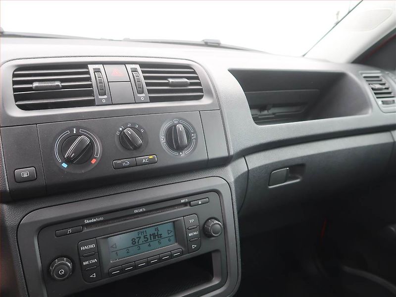 Škoda Fabia (2012) 1.4 16V, Serv.kniha - fotka 12 z 15