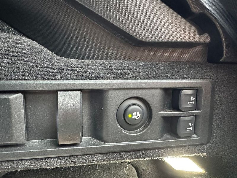 BMW Řada 3 330d xDrive Touring TOP STAV - fotka 29 z 32