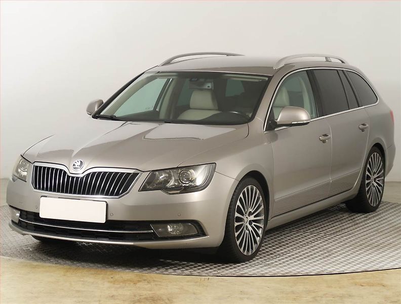 Škoda Superb (2014) Laurin&Klement 3.6 FSI V6 - fotka 2 z 23