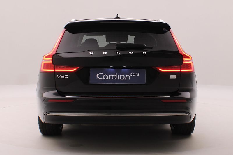 Volvo V60 T6 AWD RECHARGE CORE REZERVACE - fotka 11 z 45