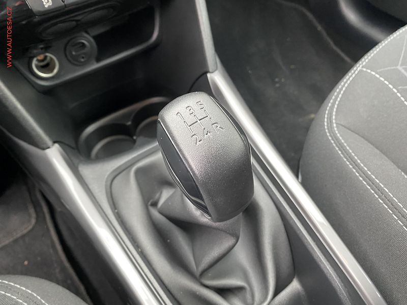 Peugeot 2008 (2017) 1.2 PT, ČR, GT Line - fotka 16 z 18