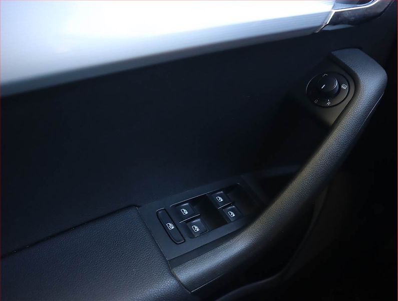 Škoda Octavia (2016) 1.6 TDI, Navi, Xenony - fotka 12 z 18