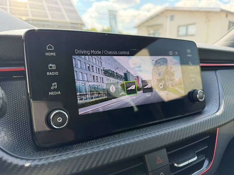 Škoda Kamiq Monte Carlo 1,5 TSI 110 kW 7° - fotka 18 z 38