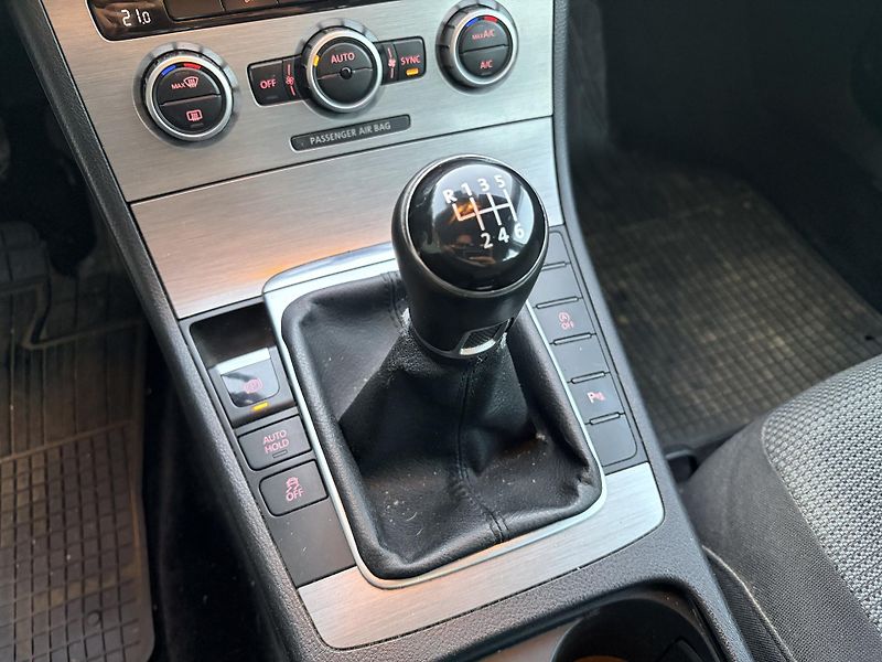 Volkswagen Passat 1.6TDI 77KW - fotka 18 z 36