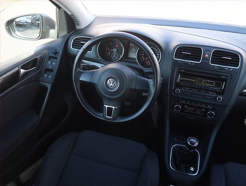 Volkswagen Golf (2012) Comfortline 1.6 TDI, Tempomat - fotka 7 z 17