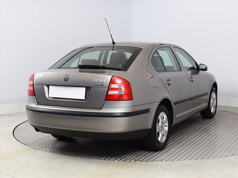Škoda Octavia (2007) Ambiente 1.6, Serv.kniha - fotka 5 z 13