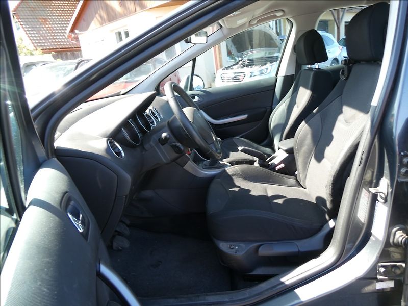 Peugeot 308 1,6 i 88kW 2x kola,klima,závěs - fotka 12 z 29