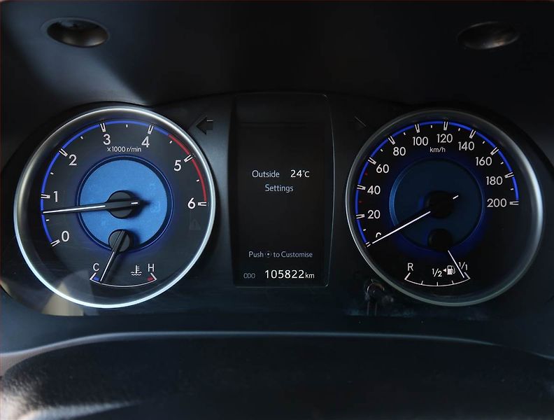 Toyota Hilux (2019) 2.4 D-4D - fotka 11 z 22