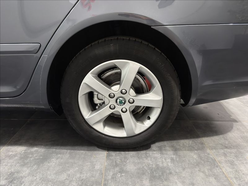 Škoda Octavia 1,4   TSI FAMILY XENON ŠÍBR TZ - fotka 32 z 45
