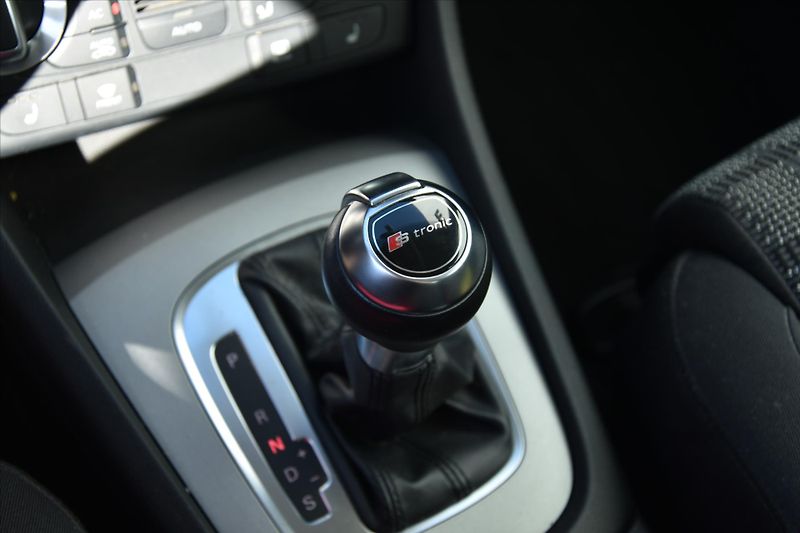 Audi Q3 2.0 TDI 130kW QUATTRO ČR - fotka 23 z 26