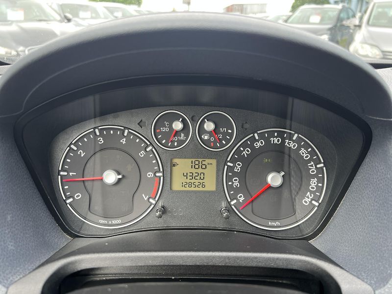 Ford Fiesta 1.3i 51Kw ČR TAŽNÉ KLIMA - fotka 14 z 36