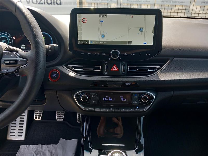 Hyundai i30 1,5 T-GDI MH MT N-LINE - fotka 11 z 24
