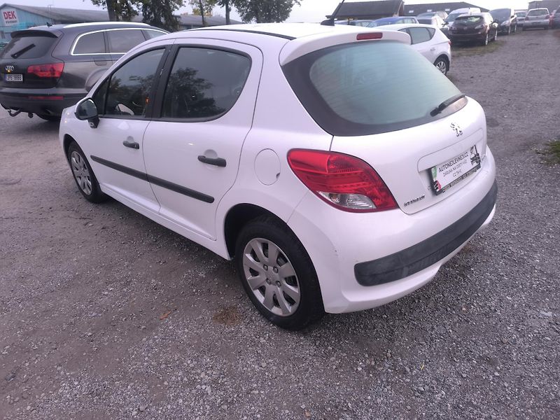 Peugeot 207 1,4i54KW,PĚKNÝ,120KM,1MAJ63LET - fotka 5 z 21