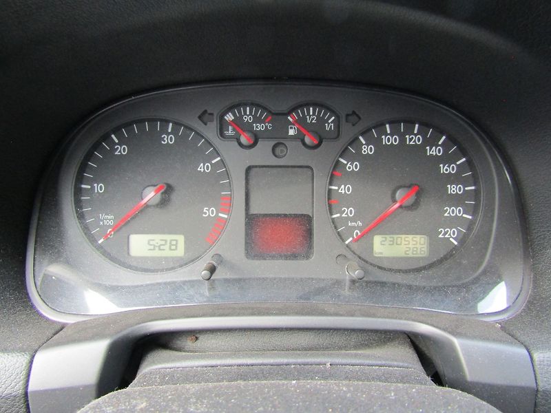 Volkswagen Bora (2000) 1.9 TDI 66kW  BEZ KOROZE - fotka 27 z 33