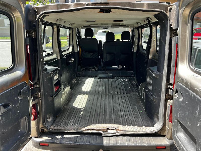 Opel Vivaro (2017) - fotka 11 z 11