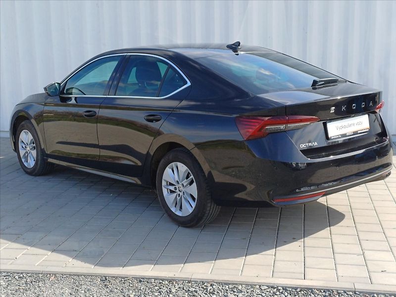 Škoda Octavia 1,5   M-HEV 110kW DSG Selectio - fotka 28 z 36