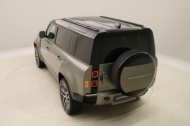 Land Rover Defender 110 D300 X-DYNAMIC SE - fotka 17 z 47