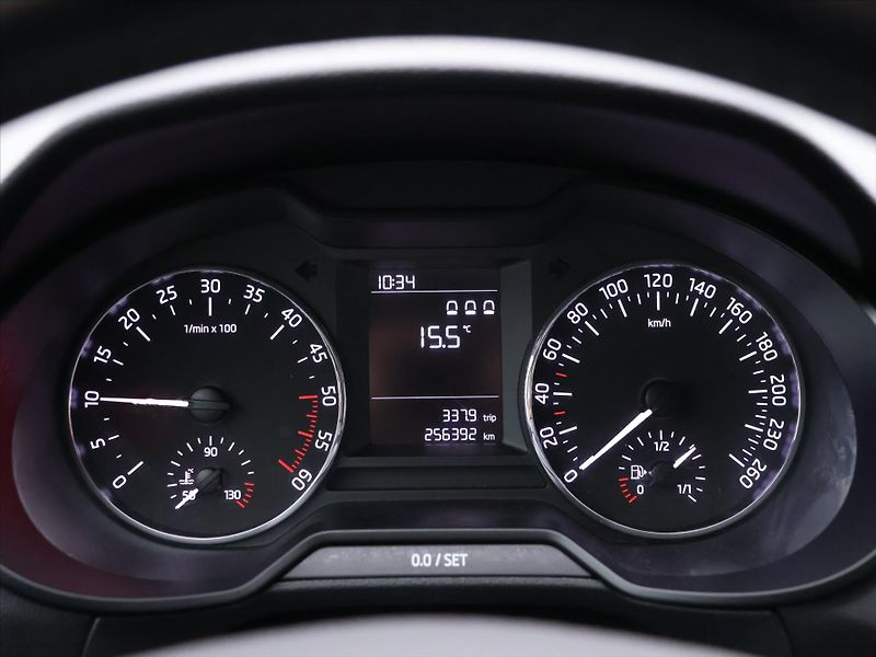 Škoda Octavia 1,6 TDI CZ Klimatizace DPH - fotka 14 z 25