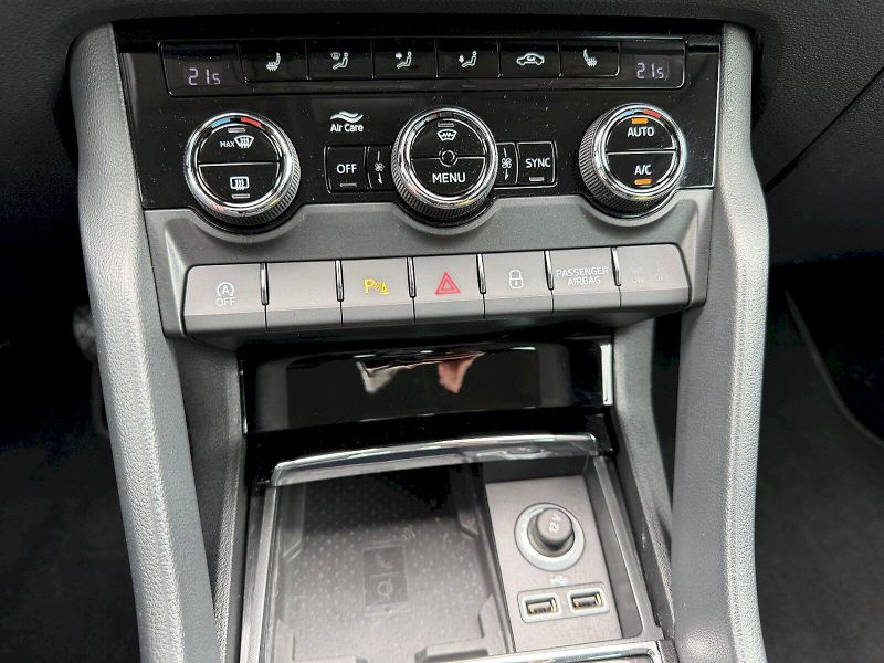 Škoda Karoq (2019) 2.0 TDI 110kW 4x4 Style ACC Si - fotka 28 z 35