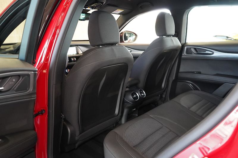 Alfa Romeo Stelvio 2.2 Diesel Q4 154kW (210k) - fotka 40 z 44