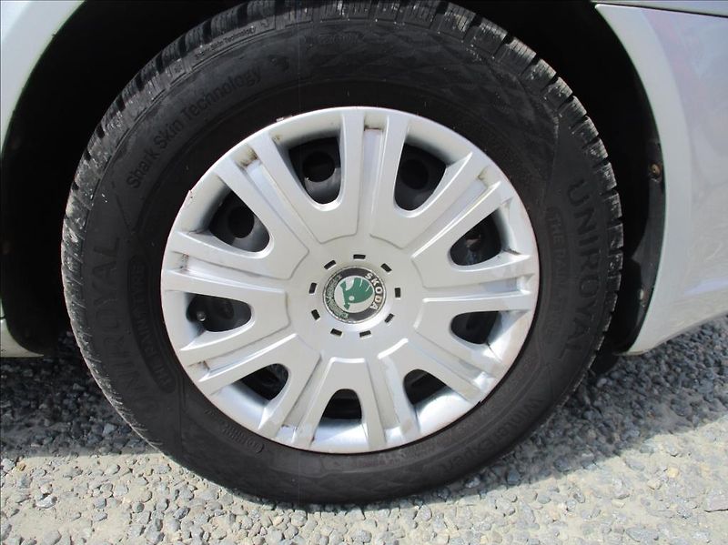 Škoda Octavia 1,4 i, klima,serv.kniha, - fotka 17 z 30