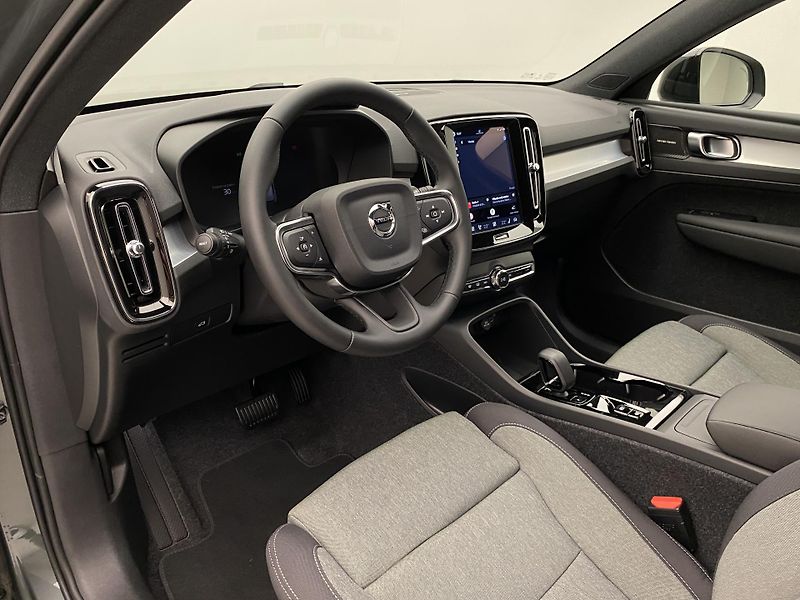 Volvo XC40 (2026) B4 AUT DARK PLUS - fotka 23 z 61