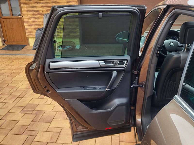 Volkswagen Touareg (2014) 4.2TDi V8 250KW*R-LINE*PANORAM - fotka 29 z 55