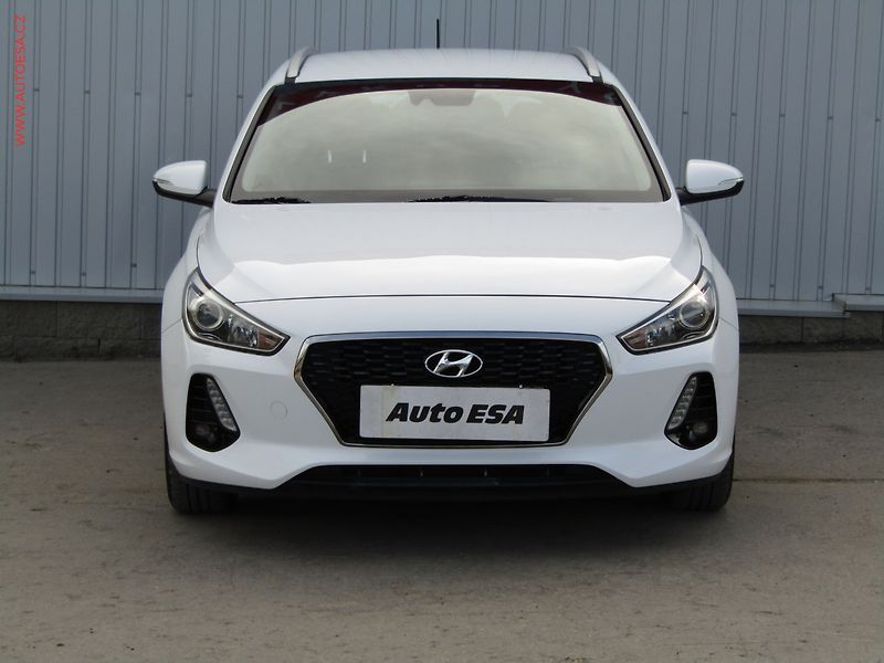 Hyundai i30 (2017) 1.6CRDi, ČR, servis.kniha, AC - fotka 2 z 19