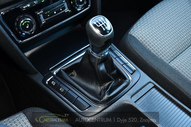 Škoda Superb 2,0TDi TAŽNÉ 2xKOLA - fotka 35 z 49