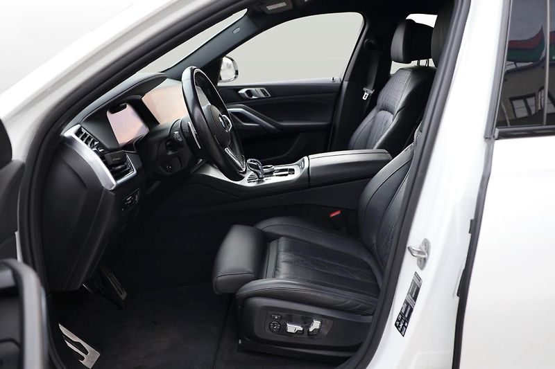 BMW X6 xDrive40d - fotka 9 z 15