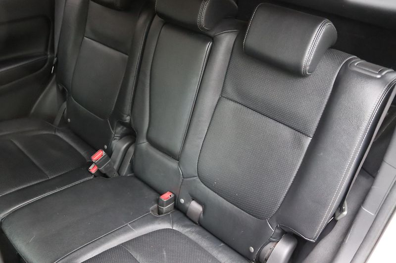 Mitsubishi Outlander 2.2DI-D 4X4 7 MÍST 110kW - fotka 39 z 50
