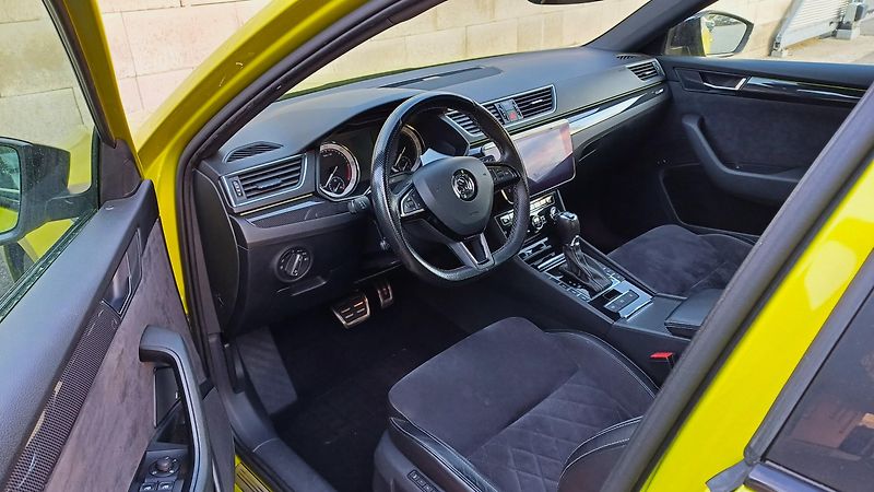 Škoda Superb 140kW TDI 4x4 SPORTLINE - fotka 7 z 47