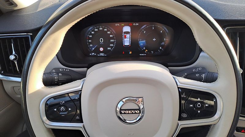Volvo V90 2.0 D3 Break NAVI Bílá kůže - fotka 26 z 30