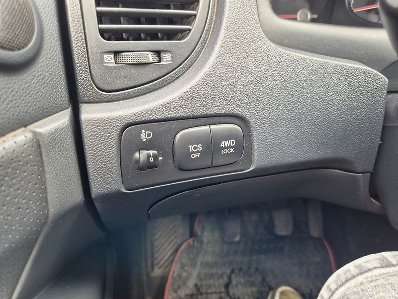 Kia Sportage 2.0i 104Kw 4x4, klima, tažné - fotka 19 z 21