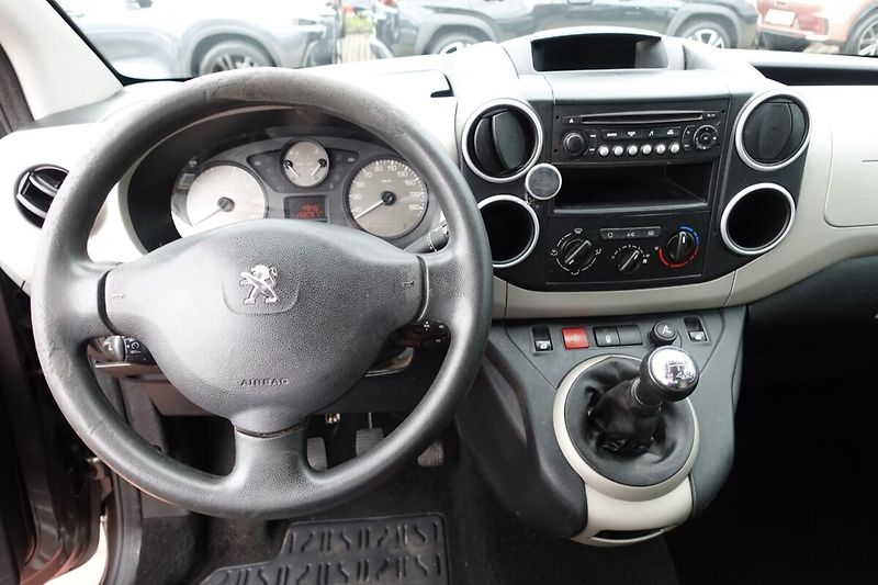 Peugeot Partner 1,6i 72kW M/T 5míst - fotka 12 z 24